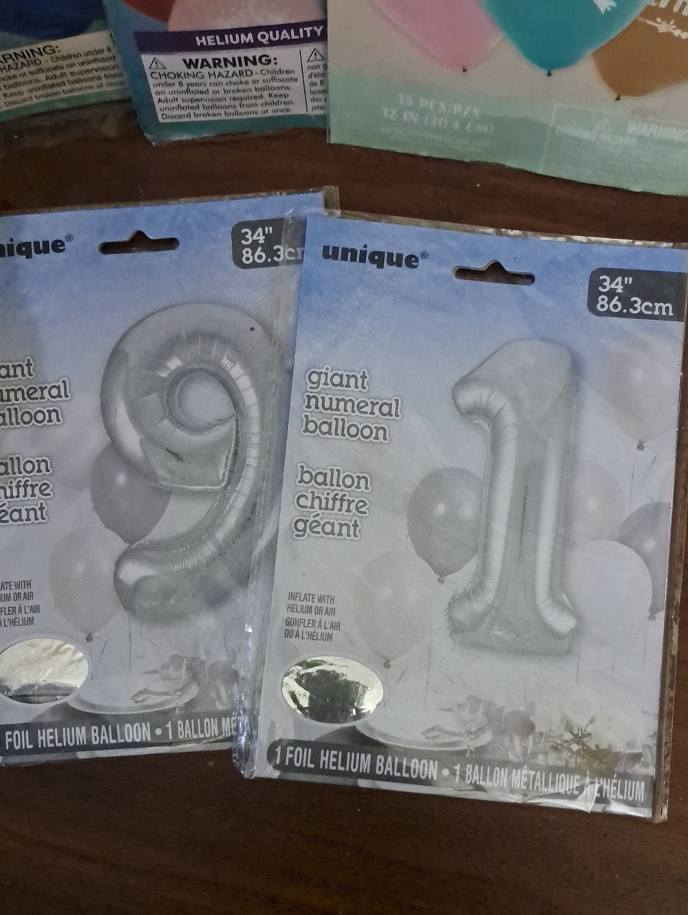 Nique Silver 34" Giant Numeral Foil Balloons (Numbers 1 & 9)